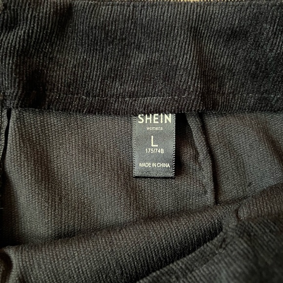 Mini velvet skirt with embroidery - Picture 2 of 3